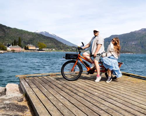 Hva med å bytte ut rullingen på Instagram med en ekte, rolig rulling langs fjorden?