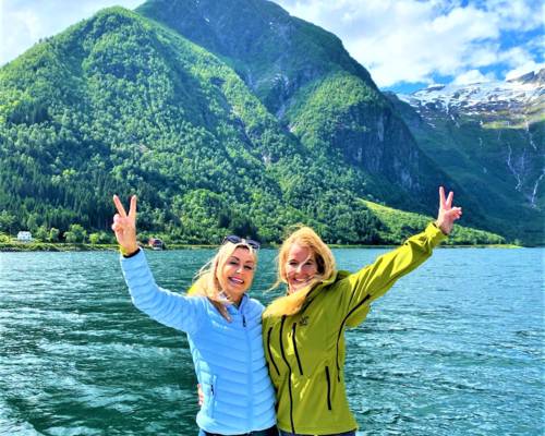 Fantastiske Sognefjorden og venninner på sproty fjelltur og fiske i Esefjorden, Balestrand  