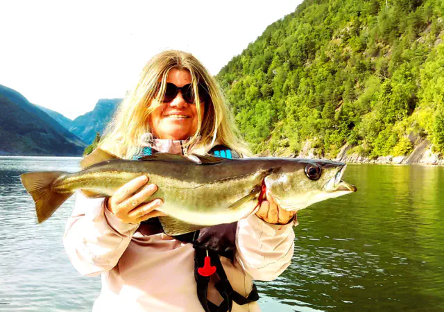 fiske tur i sognefjorden, gøy på landet stor Lyr og dorging, vakker fjord